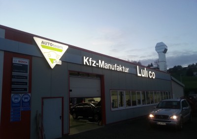 leuchtreklame-leuchtwerbung-aussenwerbung-wandmontage-logo auf mauer-montage-kwom-graphix-overath-untereschabch-köln-leverkusen-bonn-lindlar-rösrath-bensberg-bergisch gladbach-led werbung-