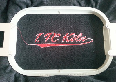 1. FC-Köln-Logo-stick kwom-graphix-stick-sticklogo-firmenkleidung-overath-untereschbach-köln-bensberg-rösrath-lindlar-bergisch gladbach-stickmaschine-