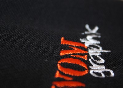 kwom-graphix-stick-sticklogo-firmenkleidung-overath-untereschbach-köln-bensberg-rösrath-lindlar-bergisch gladbach-stickmaschine-
